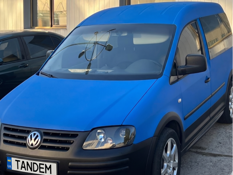 Caddy в покритті RAPTOR у кольорі ультрамариново-синій (RAL 5002)