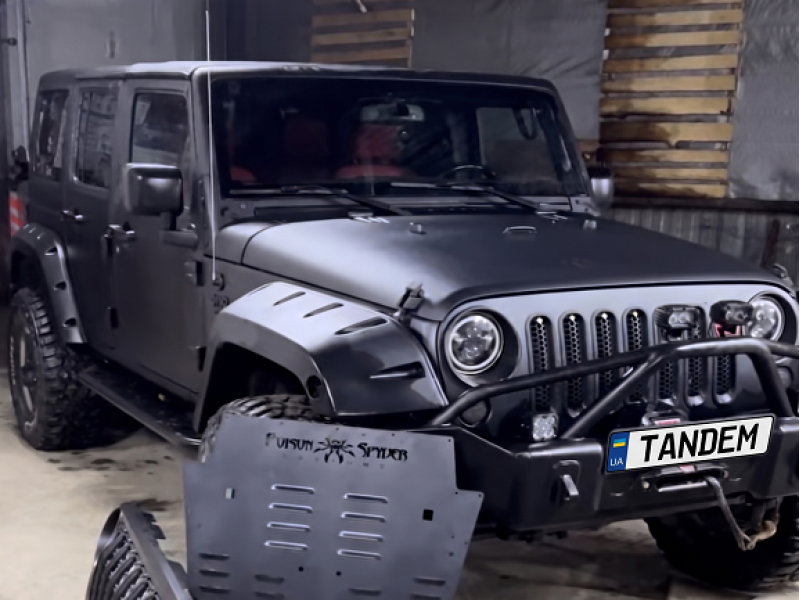Jeep Wrangler у покритті RAPTOR чорного кольору