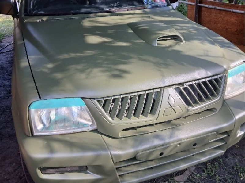 Mitsubishi L200 із самостійно заколорованим RAPTOR