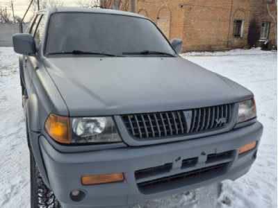 Mitsubishi и Volkswagen в цвете RAL 7024 Графитовый серый