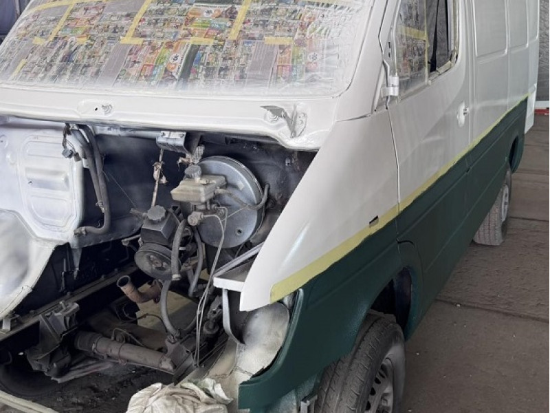 Mercedes Sprinter у покритті RAPTOR у кольорі RAL 6028 (сосново-зелений)