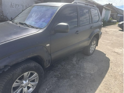 Toyota Prado у чорному Raptor