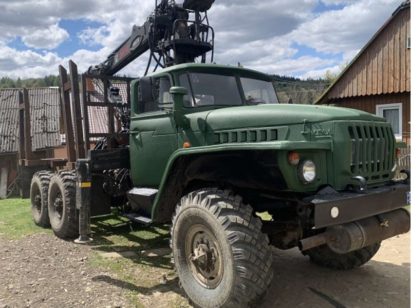 Урал лісовоз у покритті RAPTOR RAL 6002 Листяний зелений